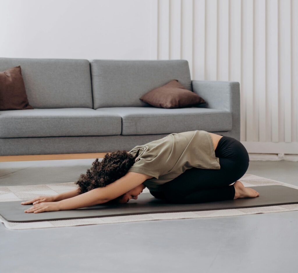 cours-yoga-angers posture de l'enfant